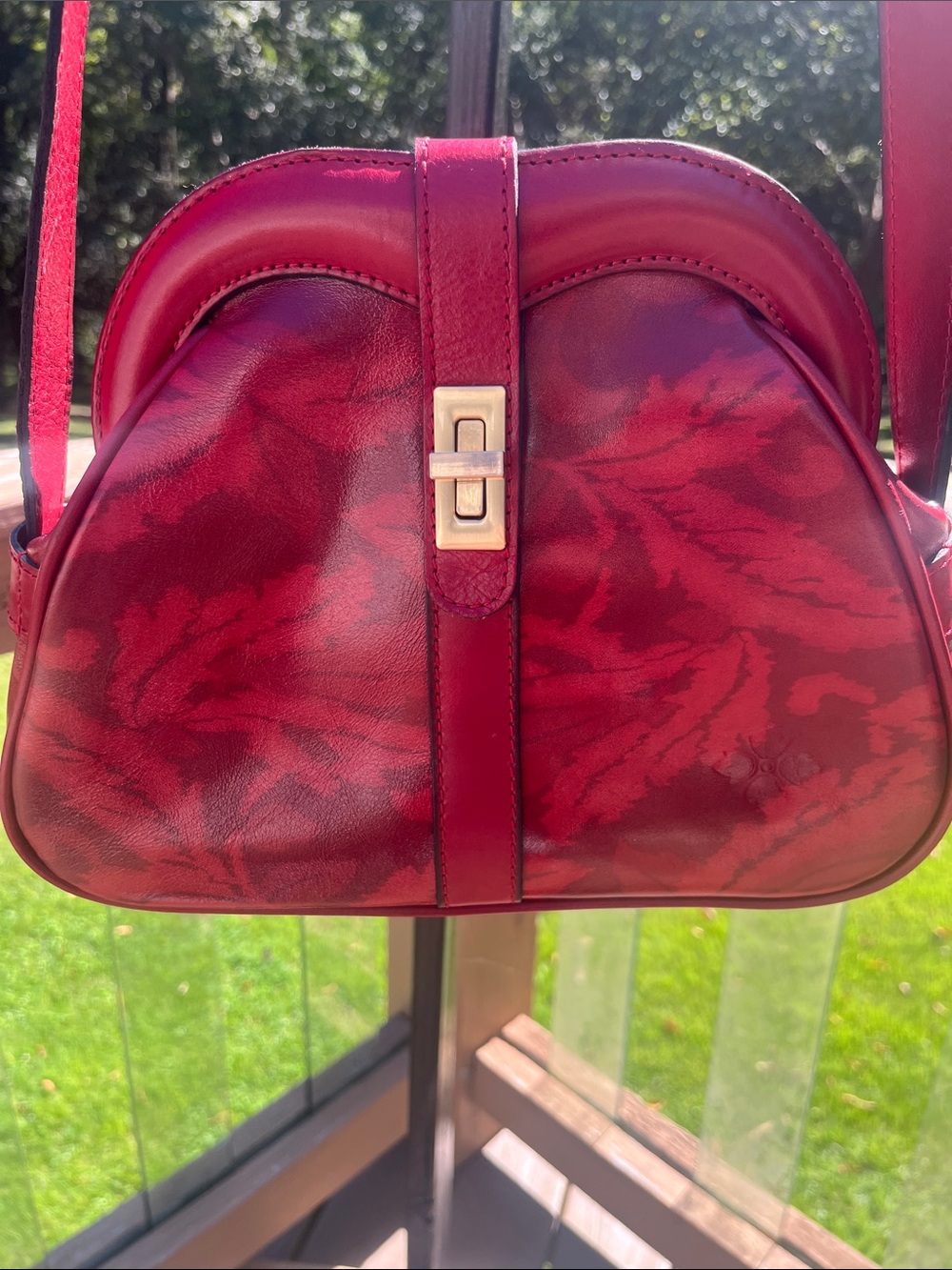 Patricia Nash Red Marbled Leather Crossbody with Gold-Tone Clasp - Picture 2 of 15
